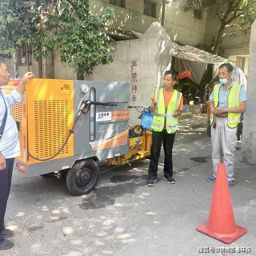 西安某物业公司引进多功能高压冲洗车,用于小区道路快速冲洗和保洁