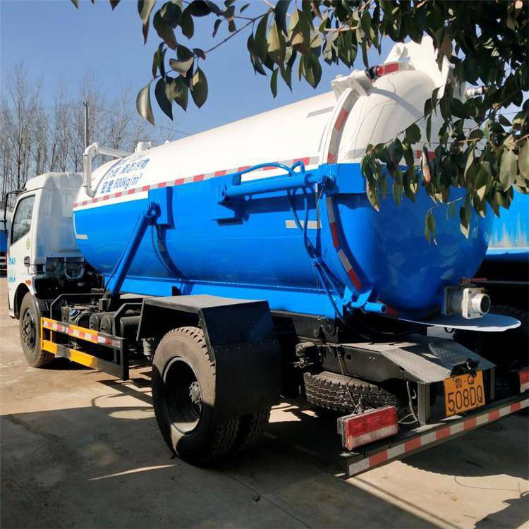 吸污车