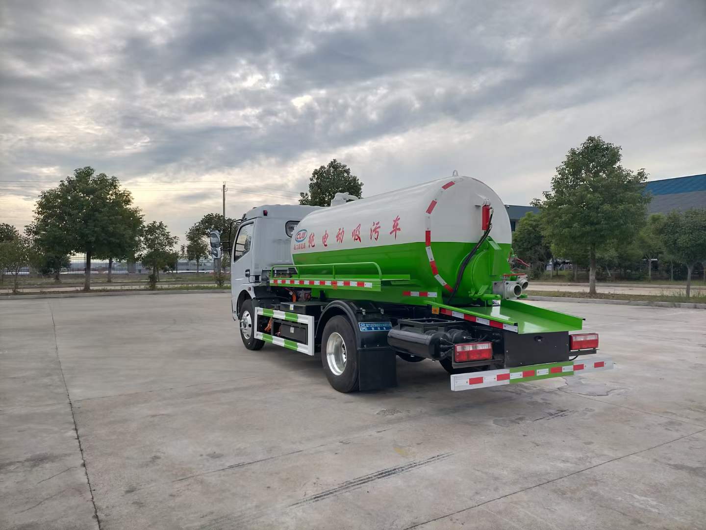 东风凯普特纯电动5方吸污车