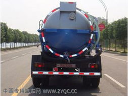 东风尖头吸污车