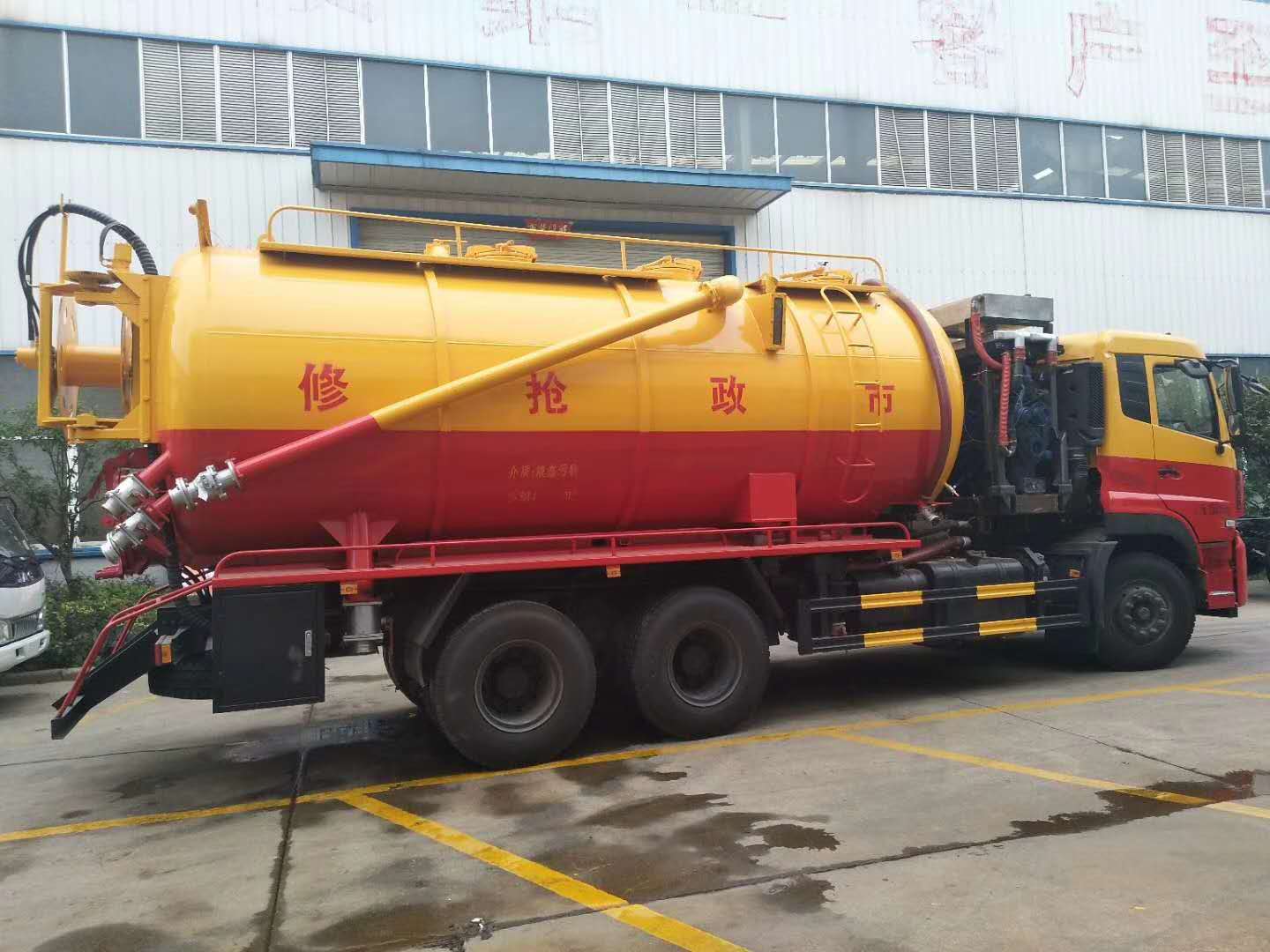 东风天锦后双桥22方清洗吸污车,市政抢修车厂家